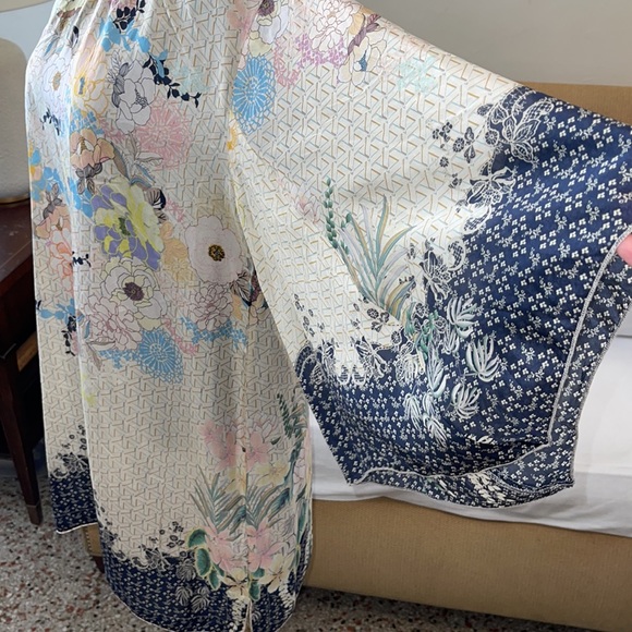 NWT a Johnny Was tunic size M - Picture 2 of 4